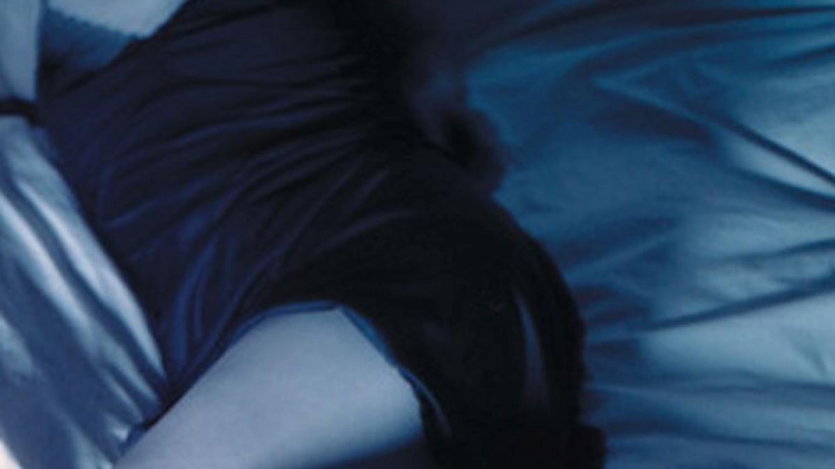 vorbea cu iubita lui pe webcam cand a vazut ce face femeia a sunat imediat la politie