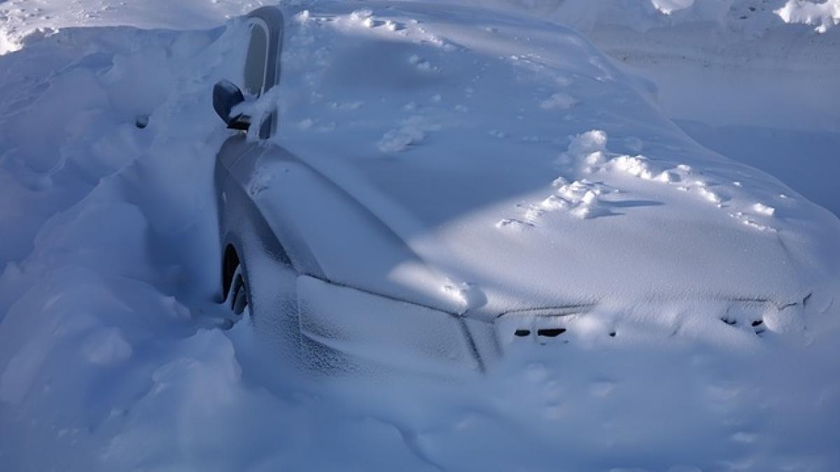 60 de masini blocate pe transalpina din cauza zaprezii