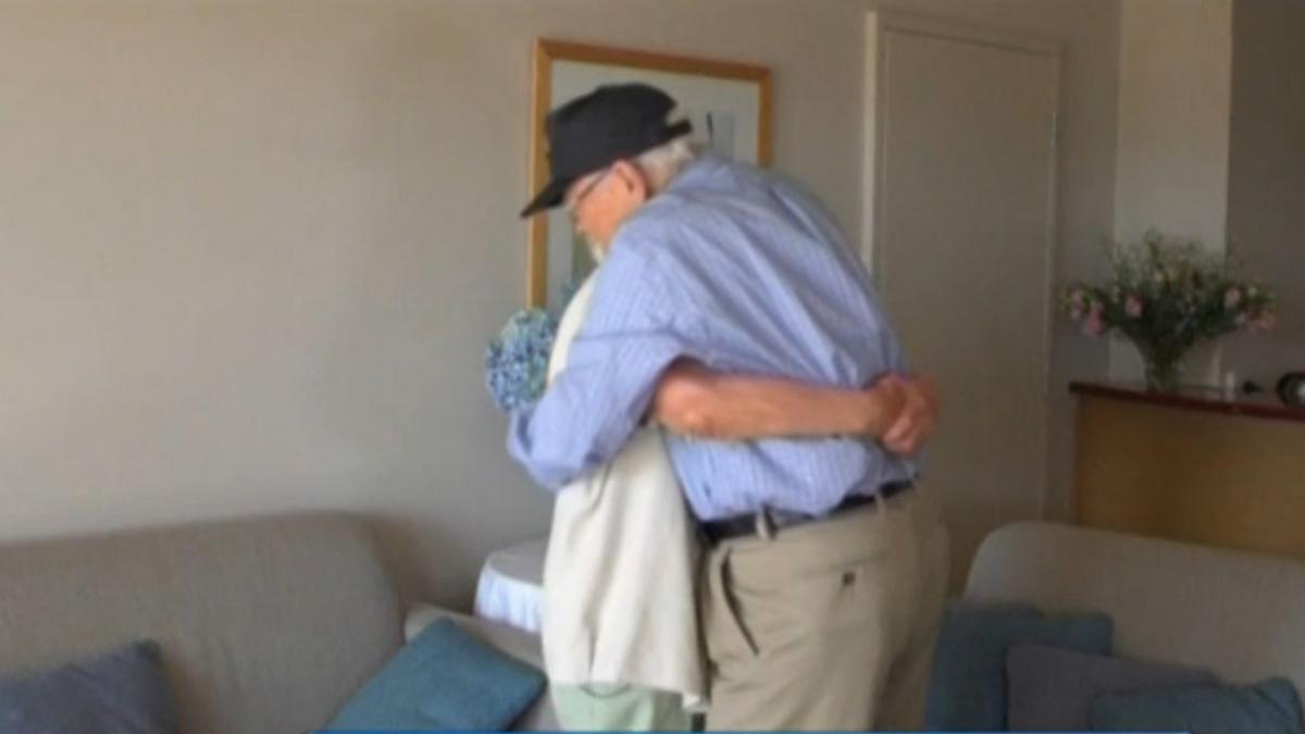 povestea de dragoste care a invins razboiul doi iubiti s au revazut dupa 70 de ani