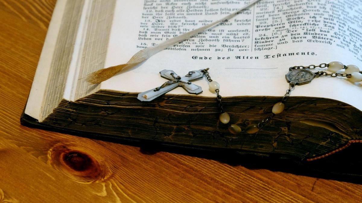 avertismentul bisericii de valentine s day cum este vazuta de preoti aceasta sarbatoare