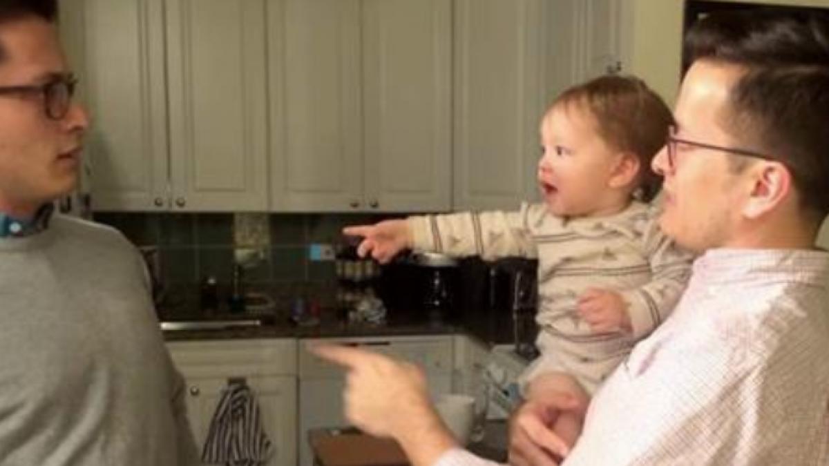 ghici care este tati un copil al carui tata are un frate geaman poate fi adorabil de confuz video