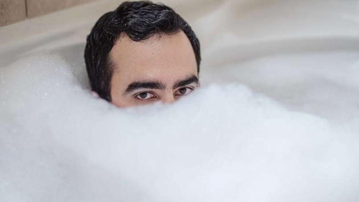 surpriza unui barbat pentru sotia lui de ziua indragostitilor s a fotografiat in ipostaze sexy dar