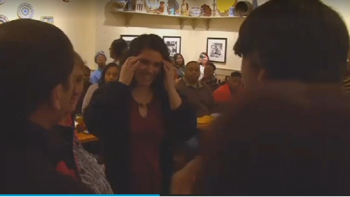 cea mai emotionanta aniversare pentru o fata de 19 ani parintii adoptivi i au prezentat mama reala