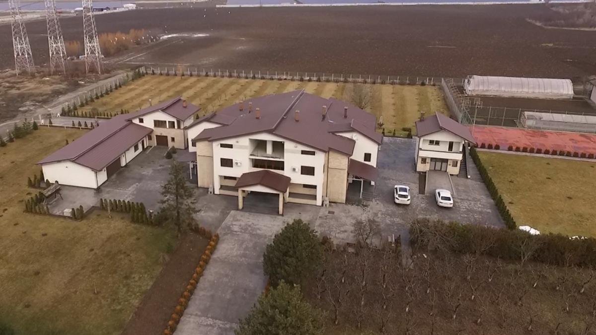 sinteza zilei domeniul celui mai bogat primar din romania