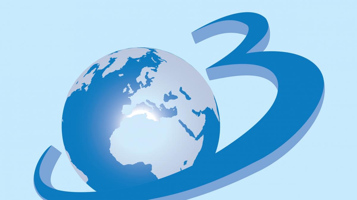 fii solidar cu antena 3 printeaza posterul antena 3 e si aici si vino cu el in piata constitutiei