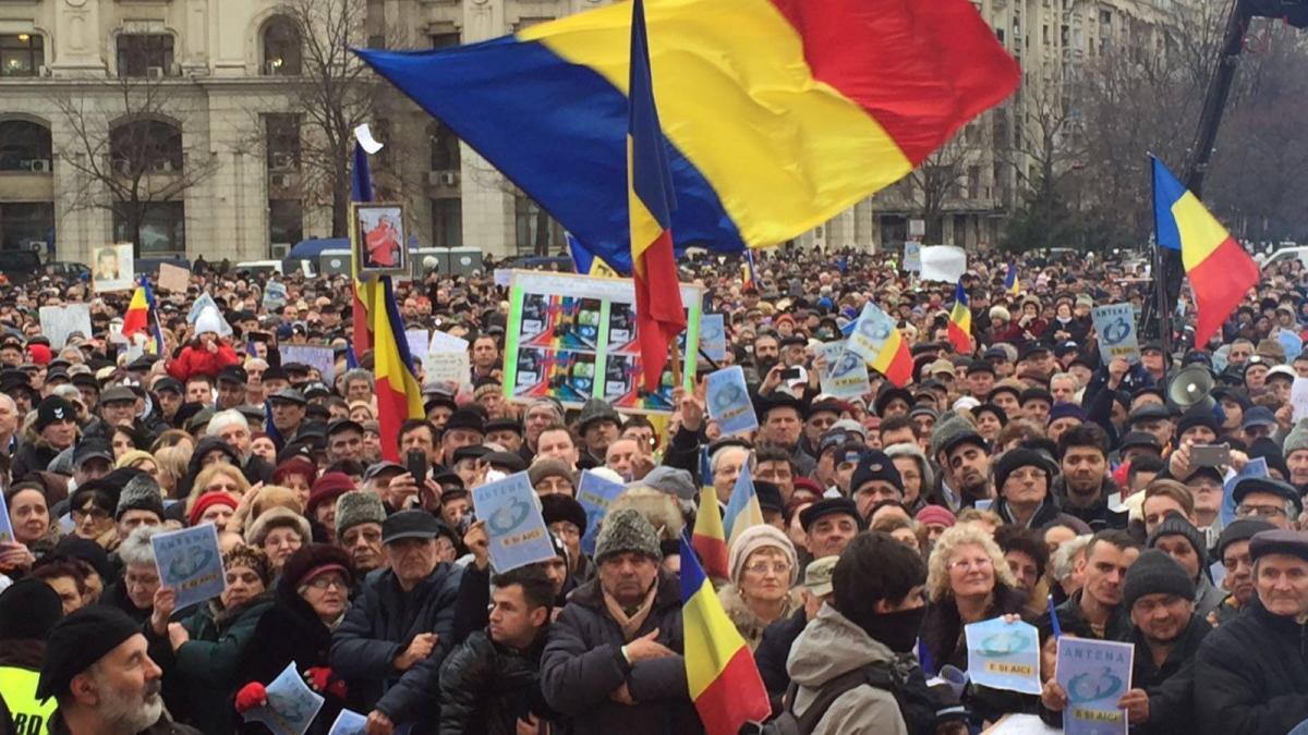 intalnirea jurnalistilor intact cu telespectatorii mii de oameni alaturi de noi