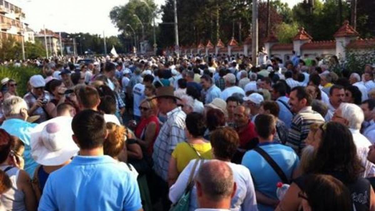 mugur ciuvica va astept vineri incepand cu ora 15 in piata constitutiei