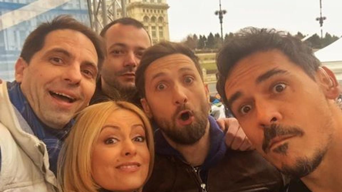 nu vrem sa schimbam ceva sus nu vrem sa dam pe nimeni jos