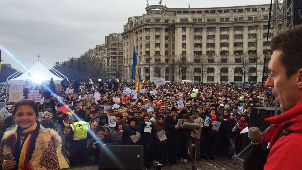 piata constitutiei mircea badea