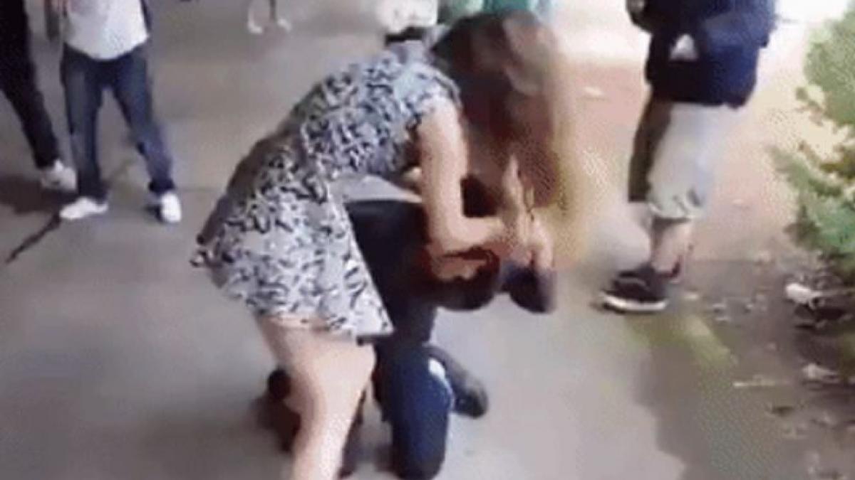 a vorbit urat despre ea pe facebook cum s a razbunat fata de fata cu toti colegii