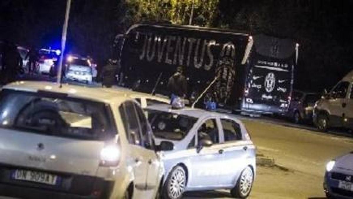 atentat la bologna o bomba a explodat langa autocarul lui juventus