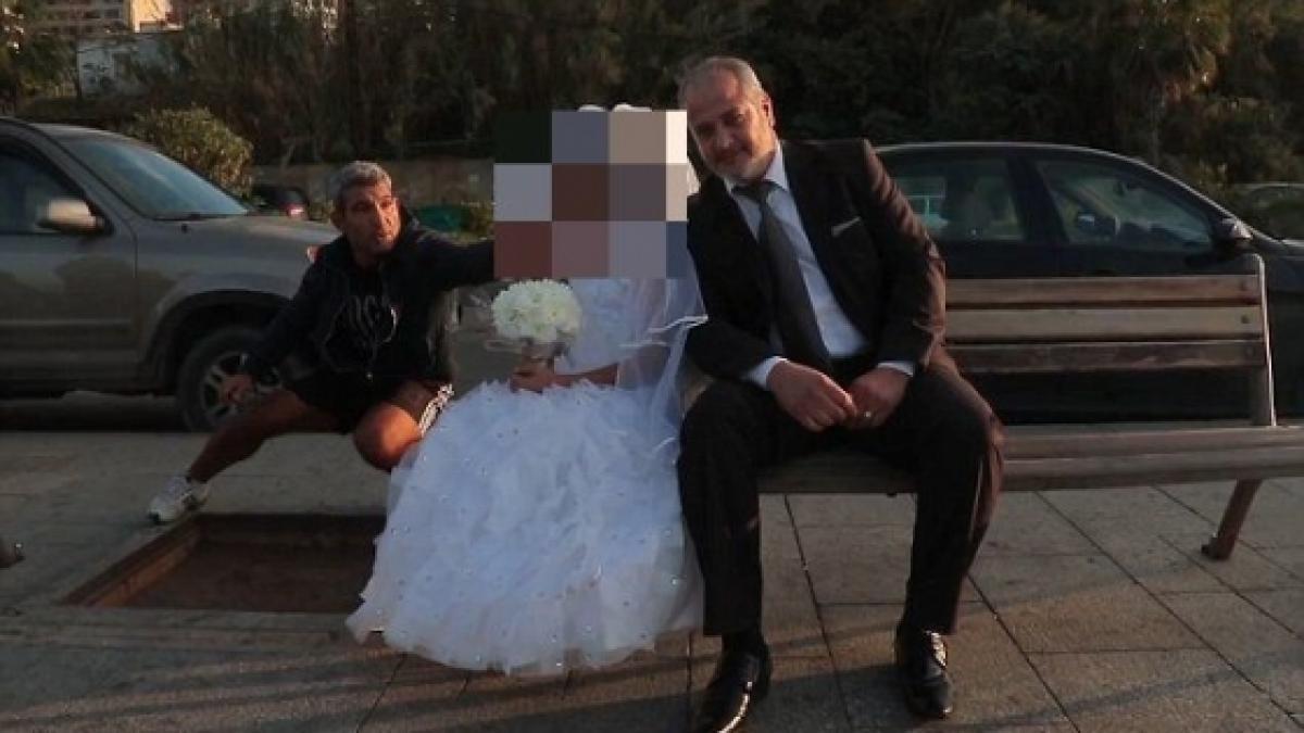 la 40 de ani a hotarat sa se insoare toti trecatorii au ramas socati cand au vazut ce mireasa si a