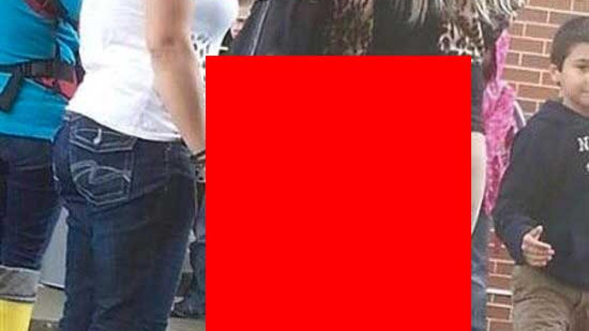 mai mare rusinea cum a iesit blonda asta imbracata pe strada toti trecatorii se uitau contrariati