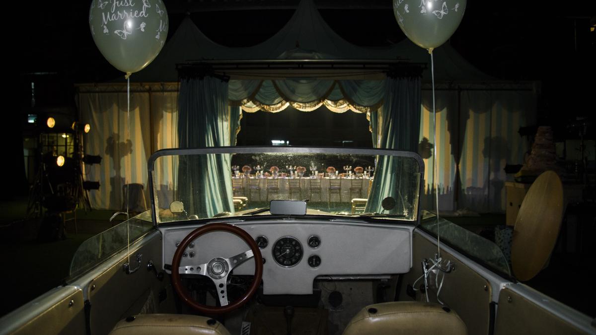 spectacolul cosi fan tutte de w a mozart realizat in co productie cu opera garsington din marea