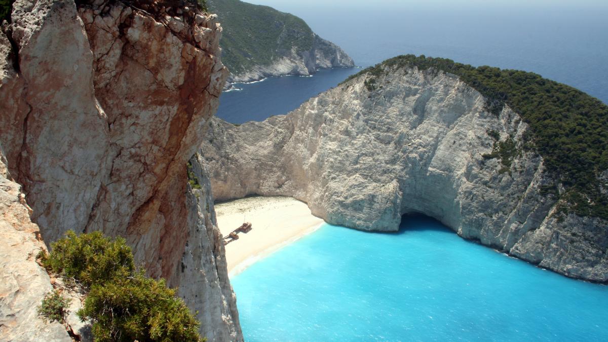 zakynthos cea plina de legende preferata familiilor