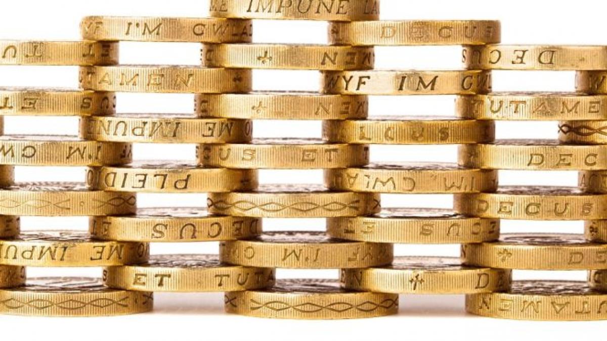 lira sterlina a inregistrat cea mai mare scadere din ultimii sase ani