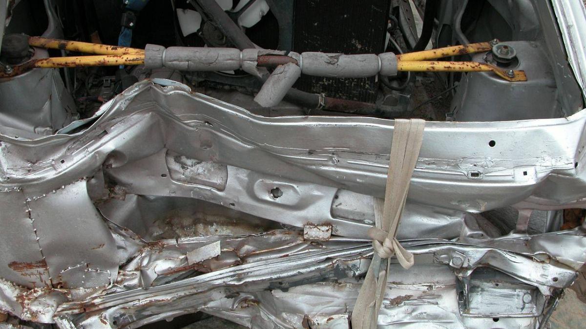 conducea cu viteza mare si s a ciocnit cu un camion ce facea barbatul in momentul accidentului