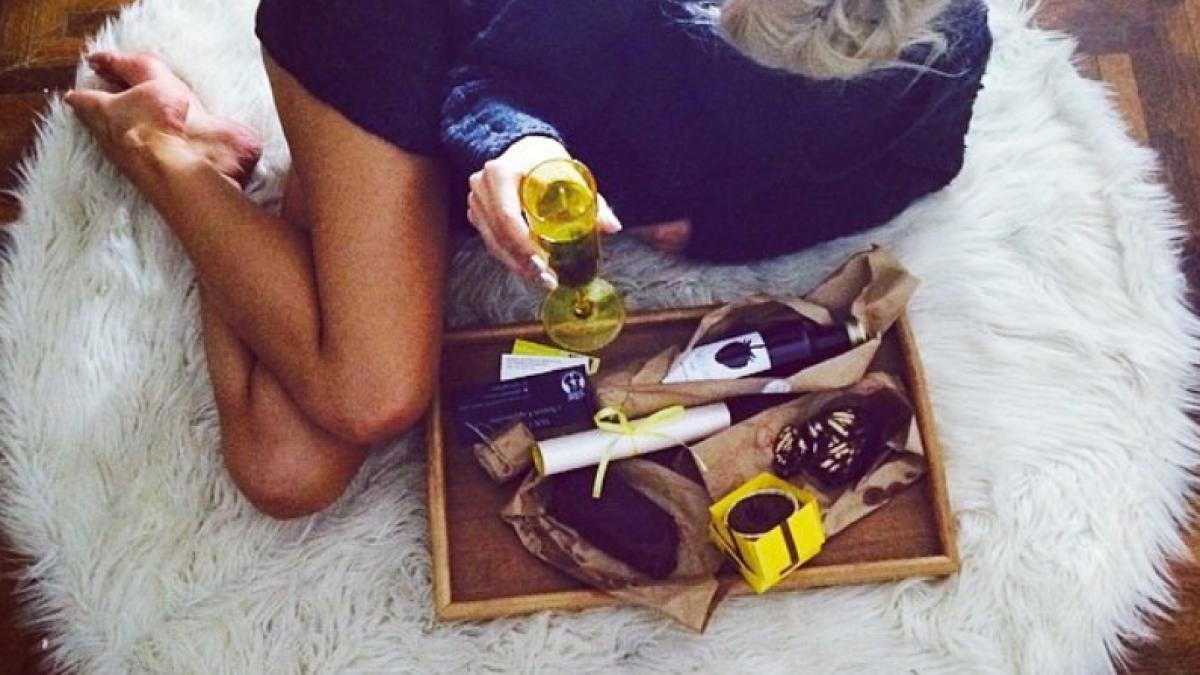 imagini cu beizadelele din bucuresti pe un cont comun de instagram