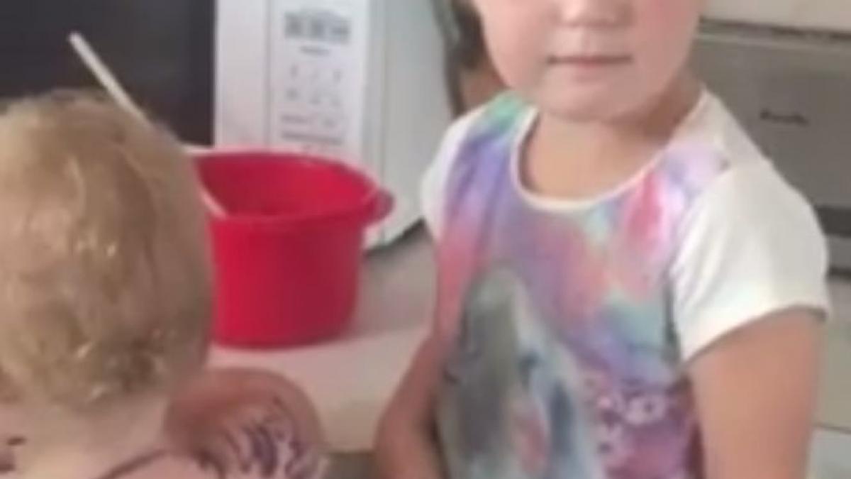 si a desenat sora mai mica cu un marker permanent