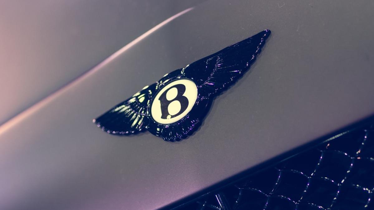 suv bentley detalii optionale pret