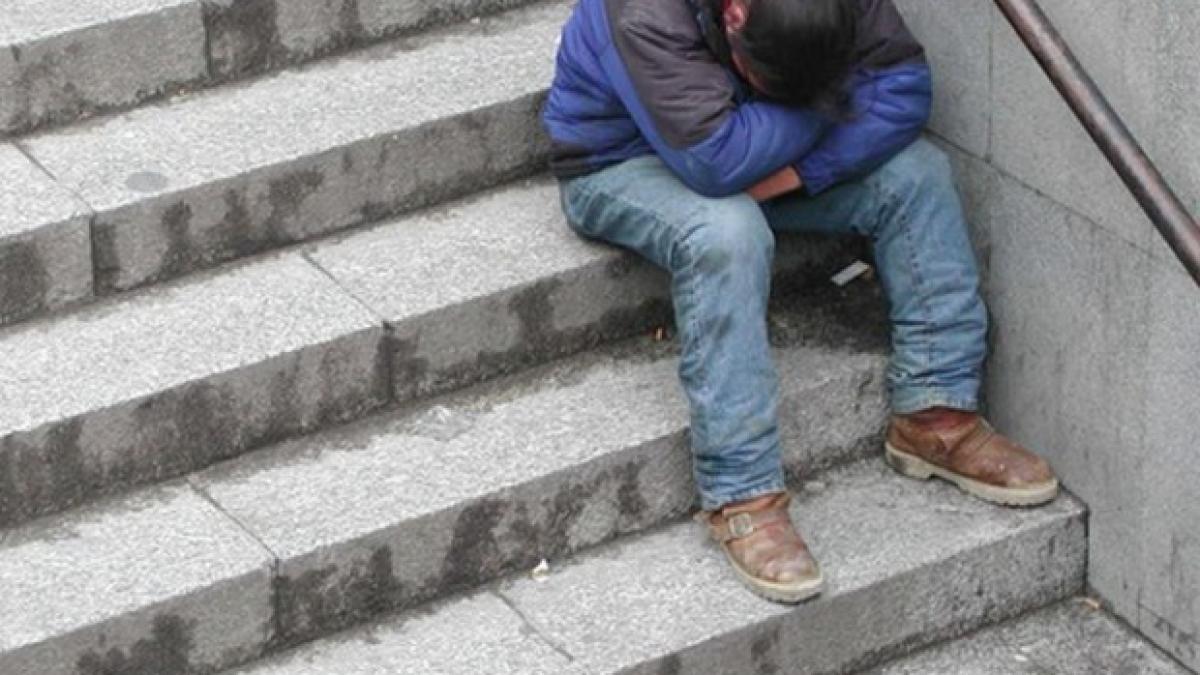 aparitie socanta in centrul bucurestiului un mare artist din romania a ajuns sa cerseasca