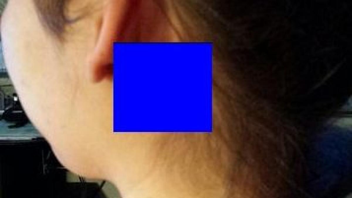 si a facut un tatuaj in spatele urechii iar acum toata lumea o copiaza motivul te va lua prin