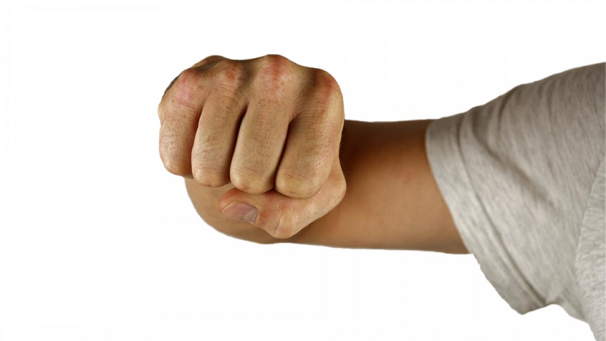 tanar batut paznici mall baia