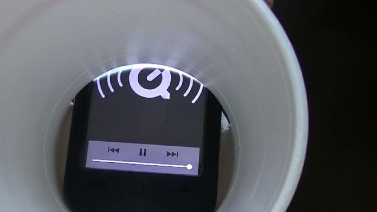 a pus telefonul intr un pahar atunci cand dormea afla motivul uimitor care i a schimbat viata