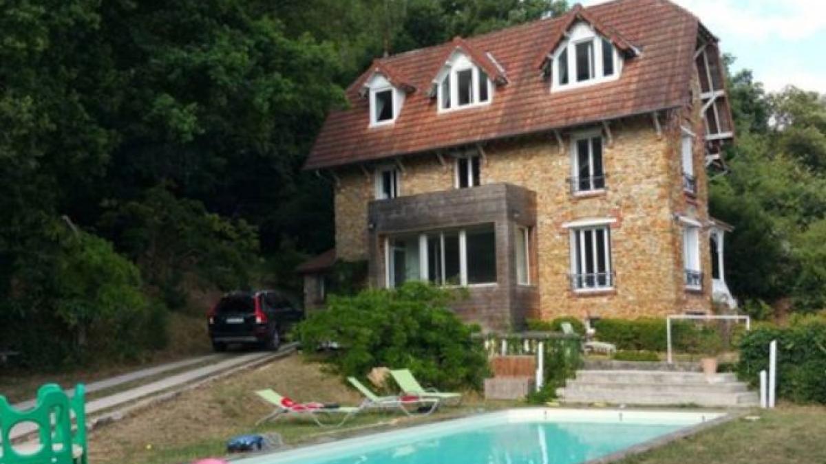 au intrat pe un site cunoscut si au inchiriat o casa