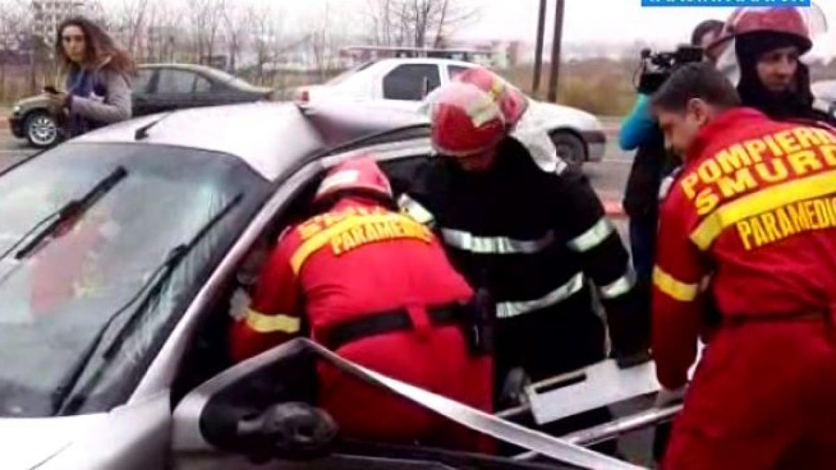cinci studente ranite intr un carambol cu trei masini soferita vinovata a ajuns si ea la spital