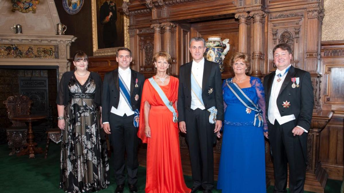 linie de succesiune casa regala