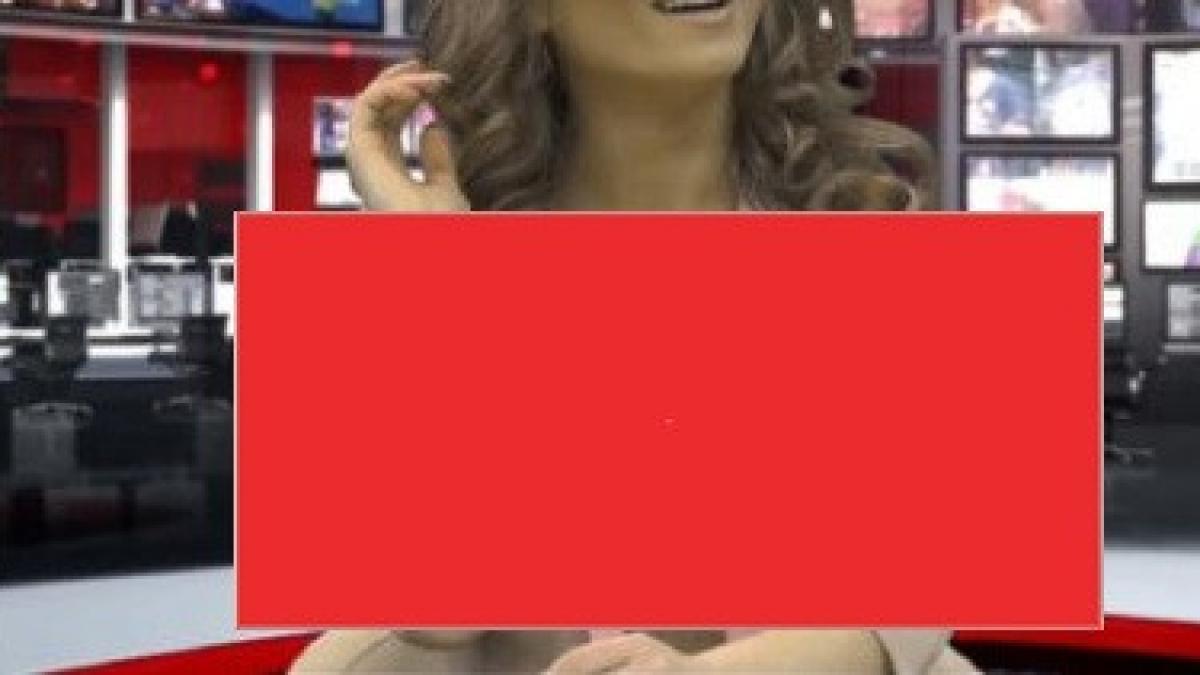 o televiziune foloseste prezentatoare aproape topless pentru a mari audientele