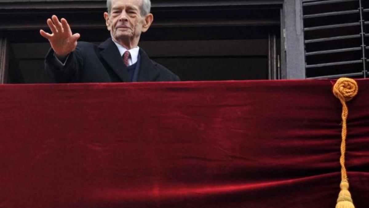 regele mihai se retrage din viata publica este grav bolnav