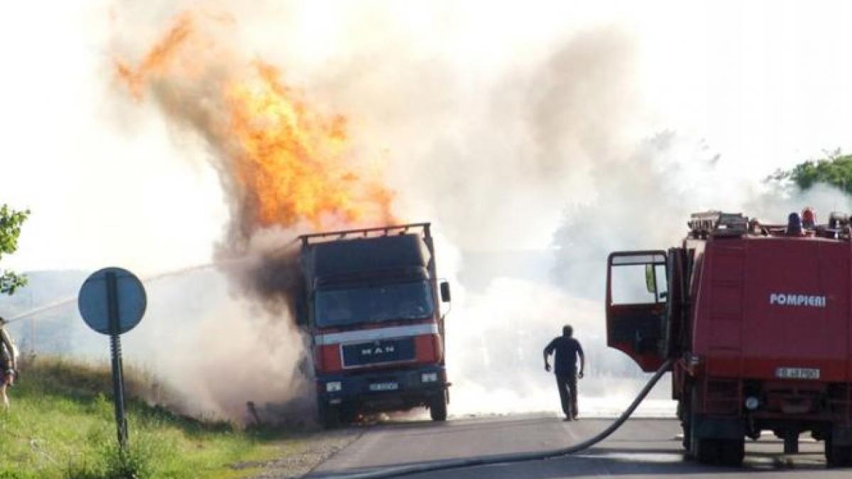 doua camioane implicate intr un grav accident rutier