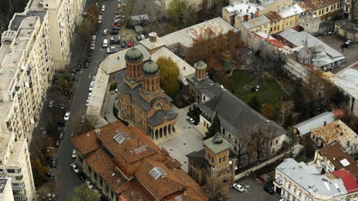 istorie transformata in groapa de gunoi ce scrie pe sediul primului senat al romaniei