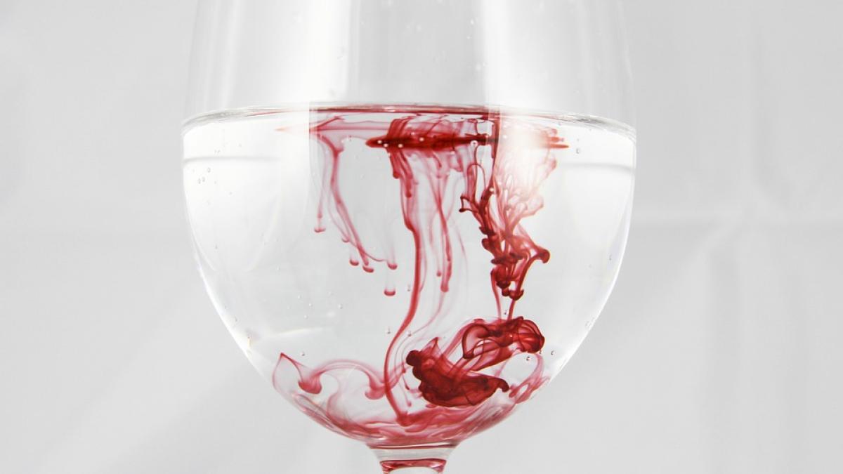 caz socant un adolescent din suceava si a taiat venele din greseala