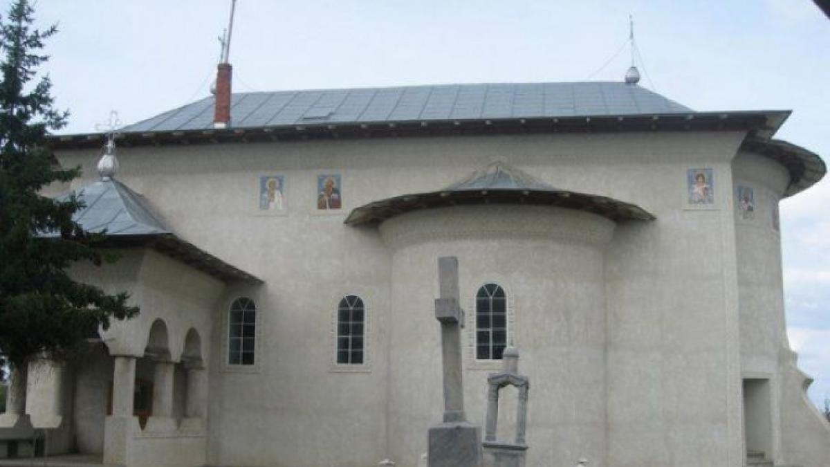 primar timis biserica piscina curte