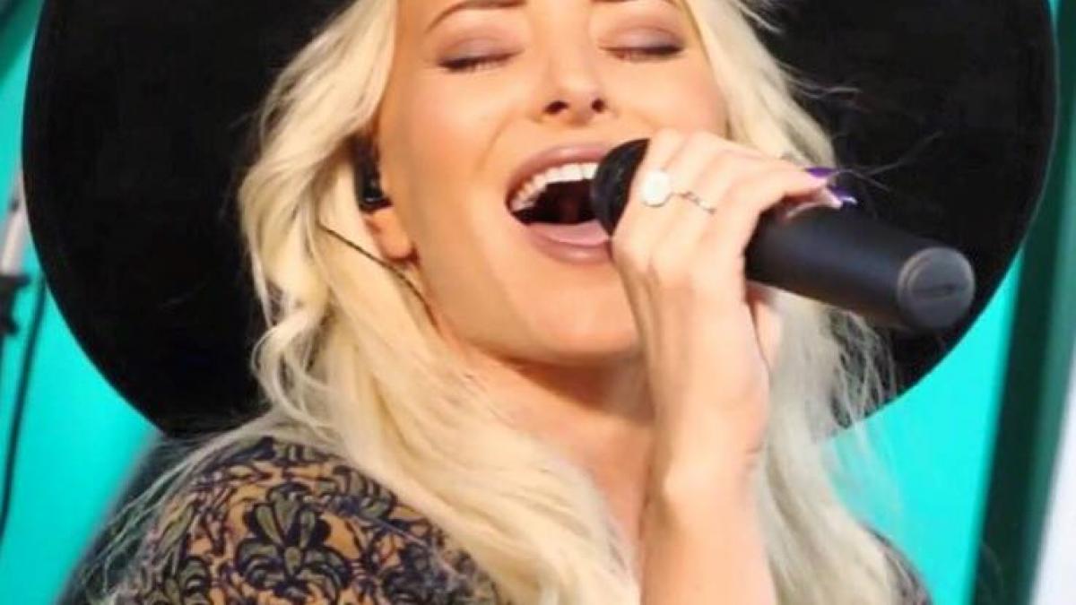 delia cantec minunat de ziua mamei pe facebook