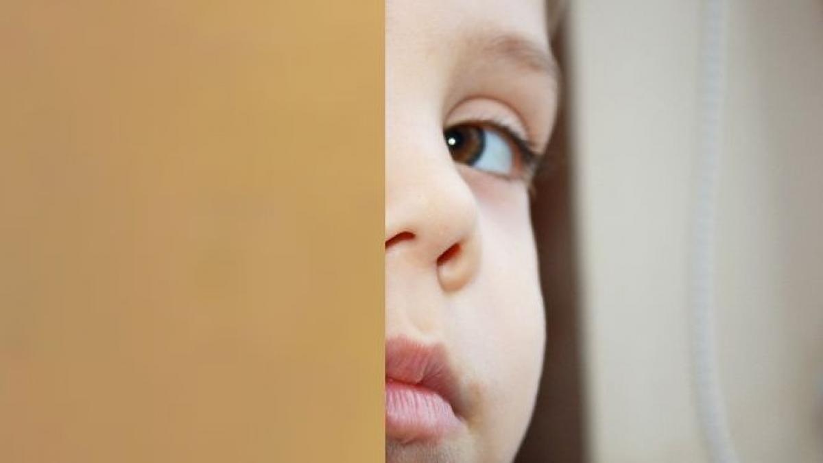 educatoare din vaslui acuzata ca a batut o fetita si ca i a acoperit ranile cu fond de ten