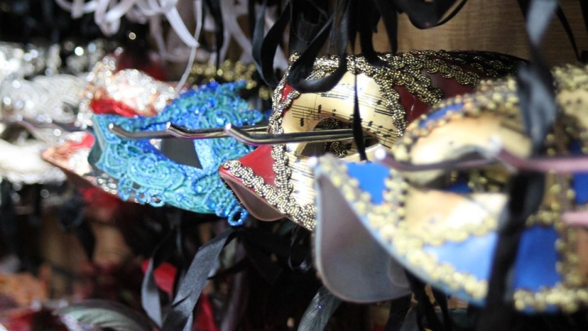 politiste concediate dupa ce s au filmat in sectia de politie imaginile au devenit virale