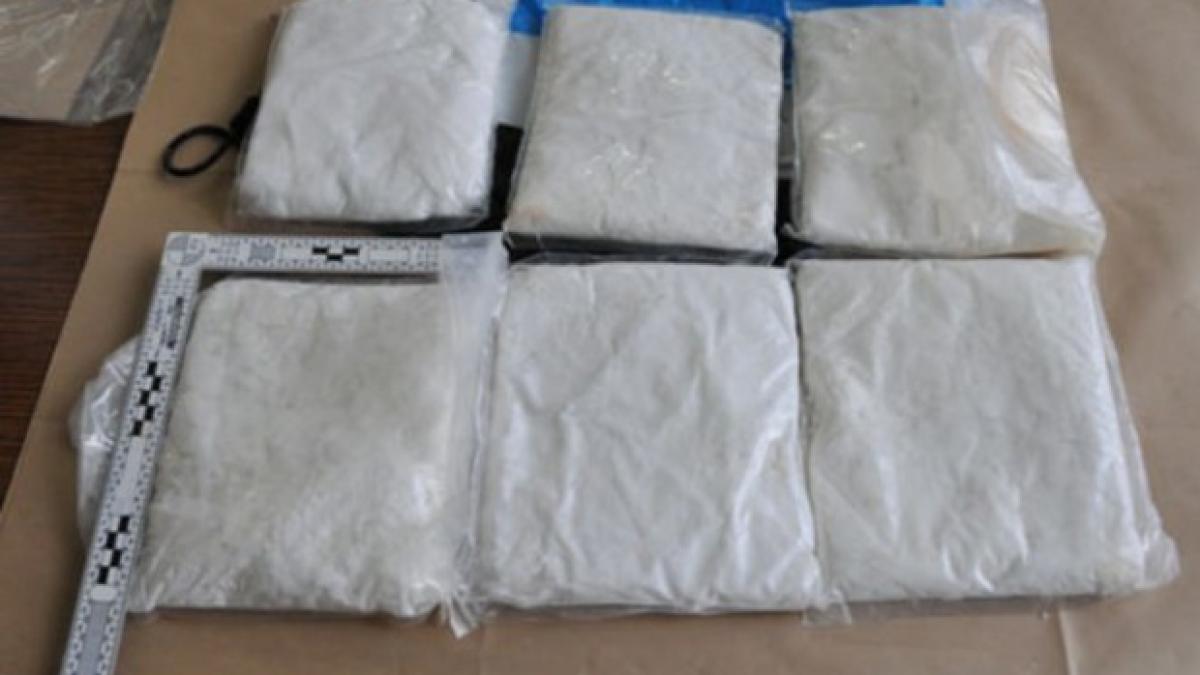 trei tone de cocaina descoperite intr un port din belgia