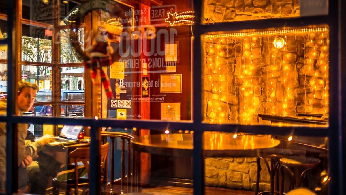 descoperire macabra in fata unei cafenele