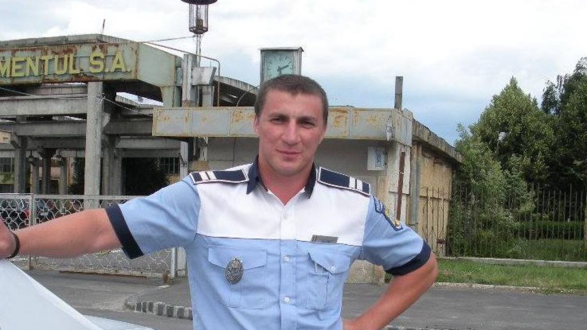 godina carte lansare precomanda flashuri