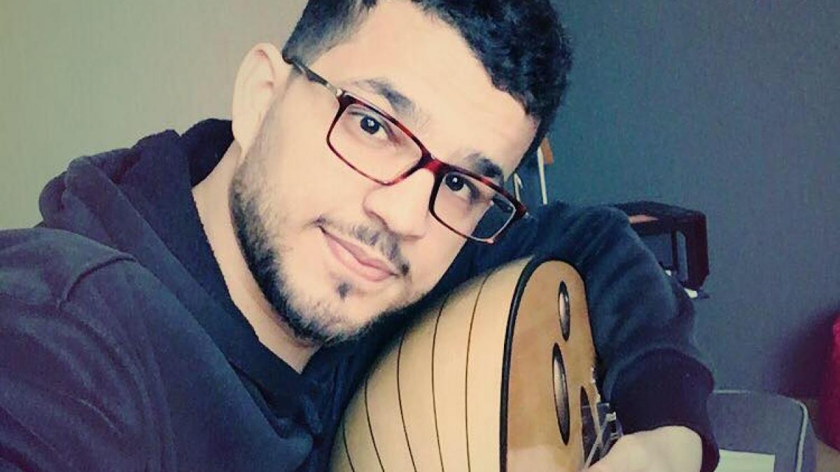 lumea statea pe marginea apei si filma barbatul care se ineca