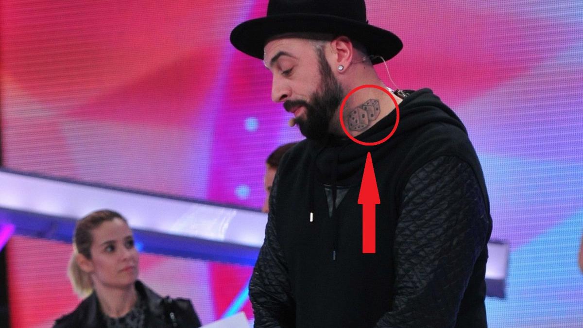 misterul din spatele tatuajului lui crbl ce semnifica cele doua zaruri de pe gat