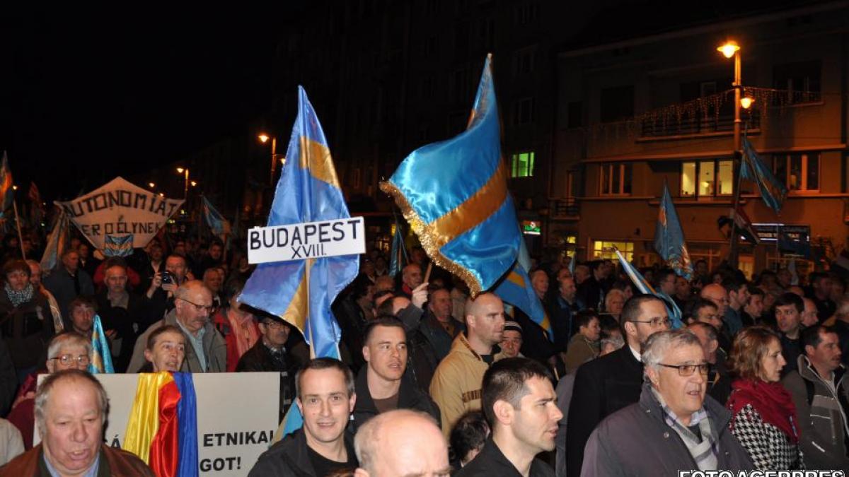 protest major in romania joi dupa amiaza maghiarii au iesit in strada