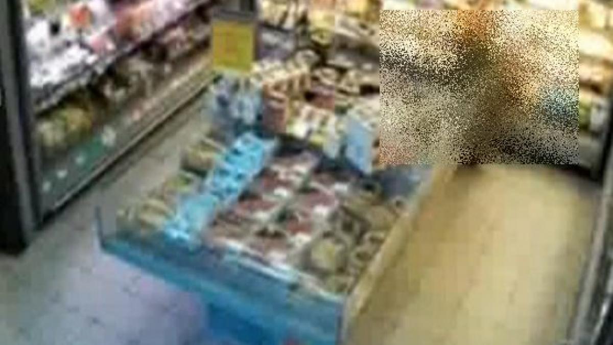 roman prins la furat la roma ce facea barbatul cu produsele sustrase din magazine