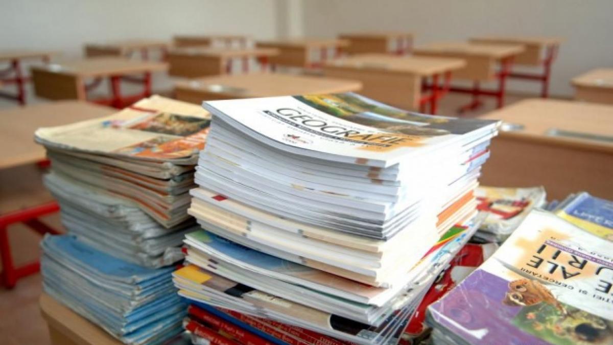 e din nou scandal pe manualele elevilor