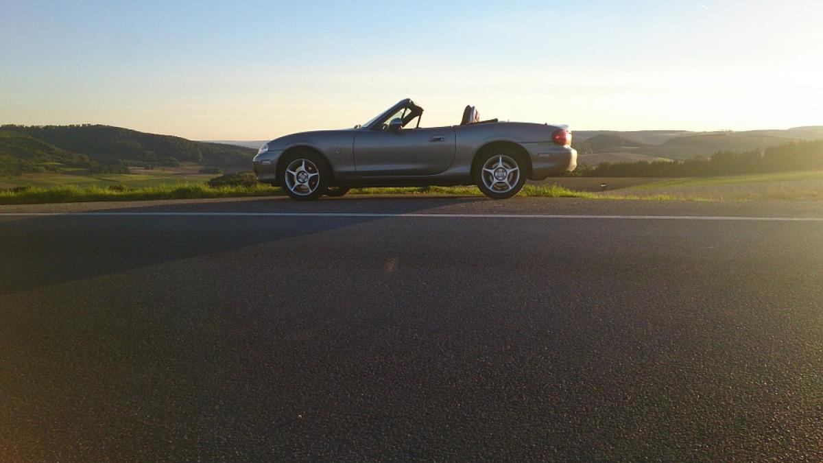mazda mx5 roadster coupe