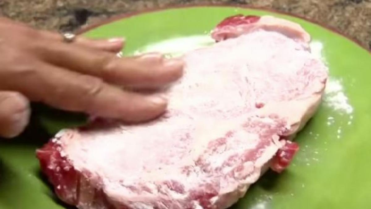 video a pus bicarbonat pe o bucata de carne ce s a intamplat imediat dupa